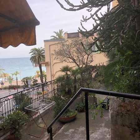 Casa Vacanza In Costa Azzurra Appartement Menton Buitenkant foto